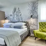 Вилла Luxury Paradise 120m From Sandy Beach, Heated Pool, Billiard, Max 12 Pax *