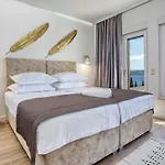 Luxury Paradise 120m From Sandy Beach, Heated Pool, Billiard, Max 12 Pax *