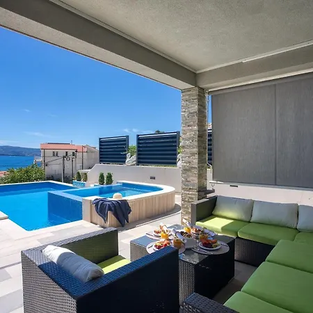 Luxury Paradise 120m From Sandy Beach, Heated Pool, Billiard, Max 12 Pax * Duce