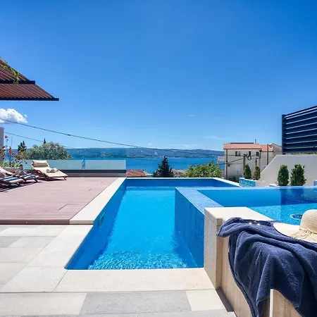 Luxury Paradise 120m From Sandy Beach, Heated Pool, Billiard, Max 12 Pax Duce