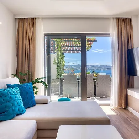 Luxury Paradise 120m From Sandy Beach, Heated Pool, Billiard, Max 12 Pax *