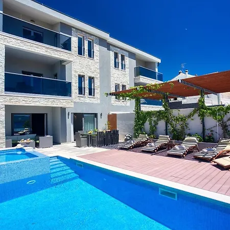 Villa Luxury Paradise 120m From Sandy Beach, Heated Pool, Billiard, Max 12 Pax *