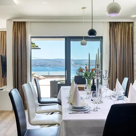 Luxury Paradise 120m From Sandy Beach, Heated Pool, Billiard, Max 12 Pax *