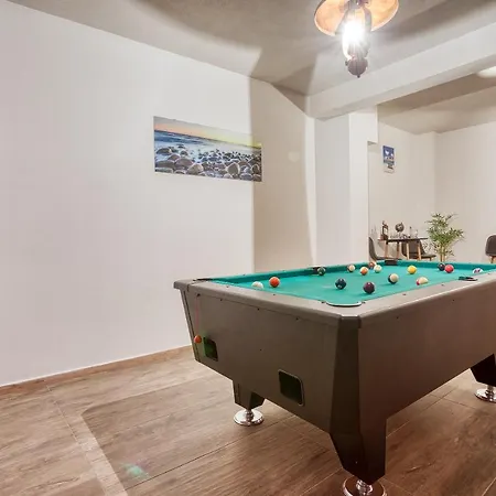 Luxury Paradise 120m From Sandy Beach, Heated Pool, Billiard, Max 12 Pax *