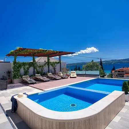 Luxury Paradise 120m From Sandy Beach, Heated Pool, Billiard, Max 12 Pax *