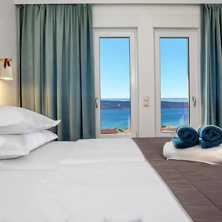 Luxury Paradise 120m From Sandy Beach, Heated Pool, Billiard, Max 12 Pax *