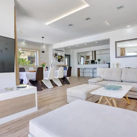 Luxury Paradise 120m From Sandy Beach, Heated Pool, Billiard, Max 12 Pax Duće
