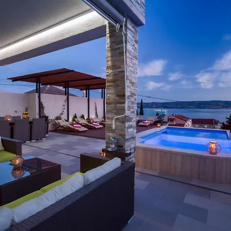 Luxury Paradise 120m From Sandy Beach, Heated Pool, Billiard, Max 12 Pax