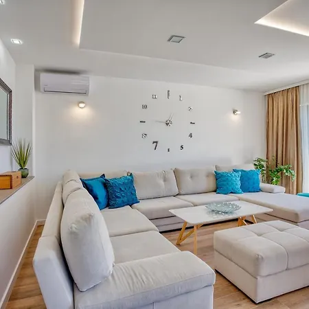 Villa Luxury Paradise 120m From Sandy Beach, Heated Pool, Billiard, Max 12 Pax *
