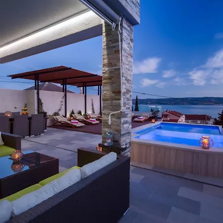 Luxury Paradise 120m From Sandy Beach, Heated Pool, Billiard, Max 12 Pax Duće